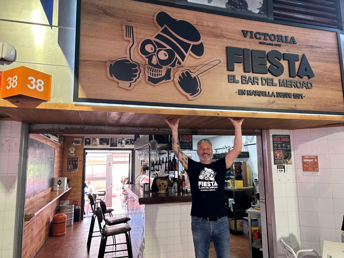 El mejor bocata de carne 'mechá' está en Marbella - WhatsApp Image 2024 05 21 at 11.35.32 Rubén Pérez en su Bar Fiesta, donde se sirve el mejor bocadillo de carne mechada de Marbella. / D.DIMITRESCU