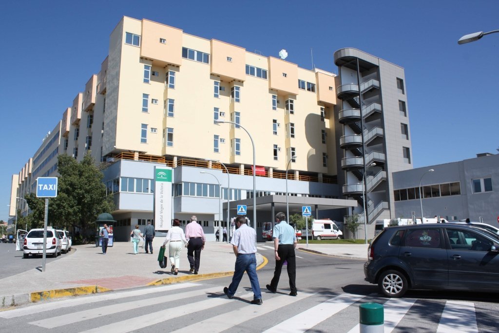 Apuñalan a un joven de 18 años tras intentar robar a su amiga en Torremolinos - hospital clinico malaga Apuñalan a un joven de 18 años tras intentar robar a su amiga en Torremolinos - hospital clinico malaga