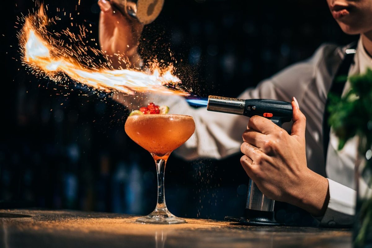 Hard Rock Hotel Marbella busca un coctelero-bartender - 23642356 ImageLargeWidth Coctelero en Hard Rock Hotel.