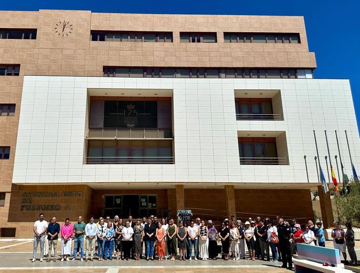 Minuto de silencio en recuerdo de Petra, la mujer estrangulada por su marido en Fuengirola - 449318555 1116757373628378 8514018023747012881 n Minuto de silencio en recuerdo de Petra, la mujer estrangulada por su marido en Fuengirola - 449318555 1116757373628378 8514018023747012881 n
