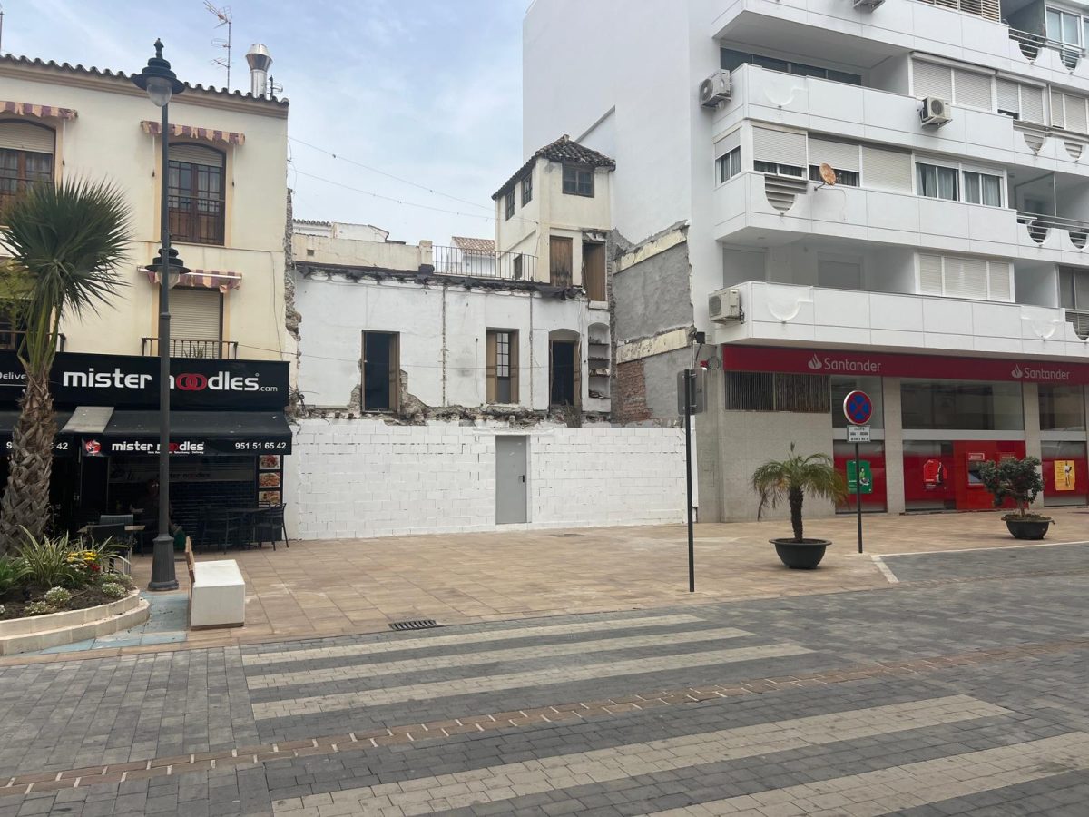 La tienda de souvenirs que se derrumbó en Estepona vuelve a la Avenida España - WhatsApp Image 2024 06 07 at 14.15.05 La tienda de souvenirs que se derrumbó en Estepona vuelve a la Avenida España - WhatsApp Image 2024 06 07 at 14.15.05