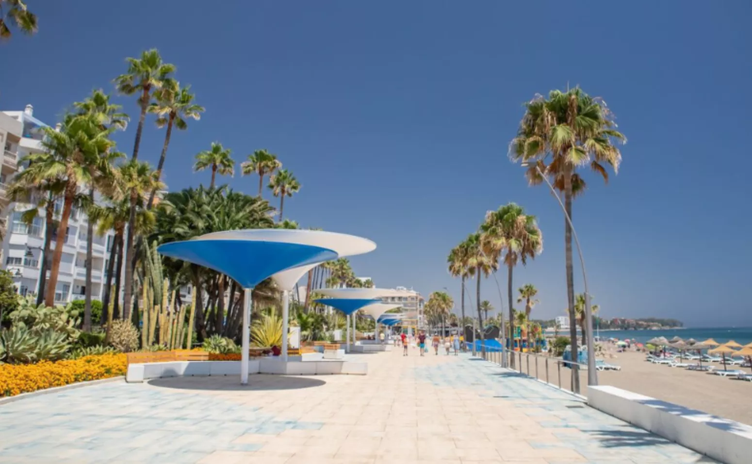 Estepona celebra un Mercado Mágico con más de 40 stands coincidiendo con San Juan - arc 35108 g Paseo Marítimo de Estepona.