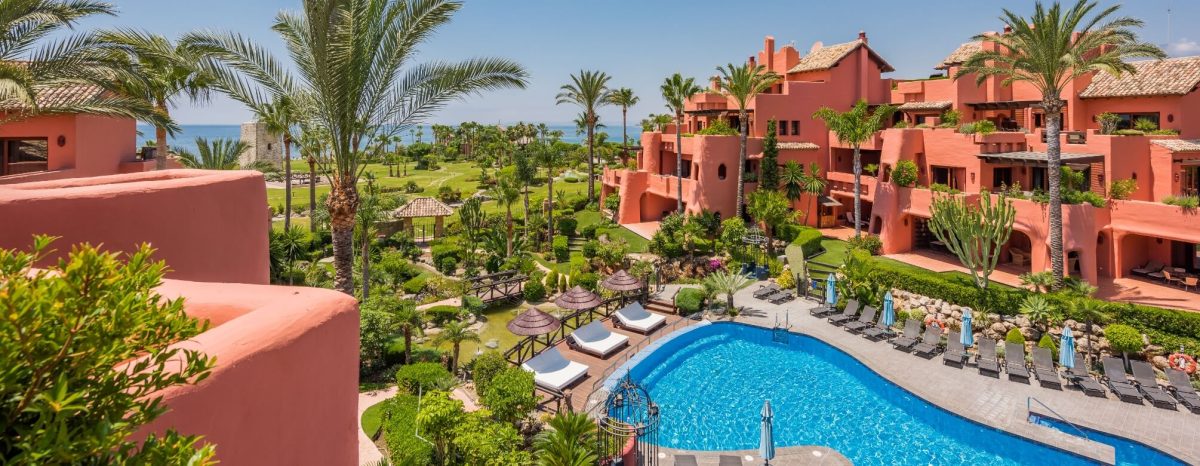El presidente de una comunidad de vecinos de Estepona cobra ya más que Pedro Sánchez - urbanizacion torrebermeja 1 Urbanización Torre Bermeja de Estepona.