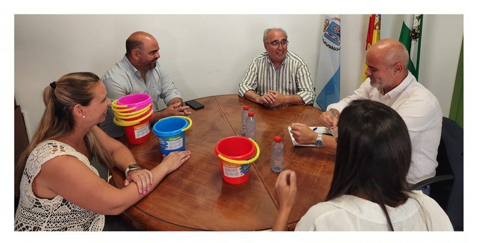 Manilva continúa su campaña para concienciar sobre el uso del agua - 450261748 867536288743647 7874967931875427174 n e1720624654263 Campaña 'Concienciación uso del agua' en Manilva.