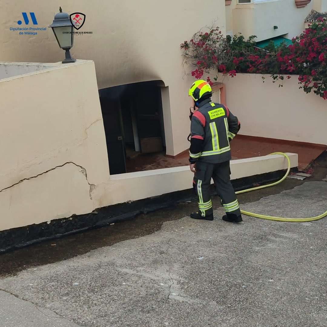 El incendio de un transformador en un edificio de Estepona se salda sólo con daños materiales - GSrOg8OWwAA1DIw El incendio de un transformador en un edificio de Estepona se salda sólo con daños materiales - GSrOg8OWwAA1DIw