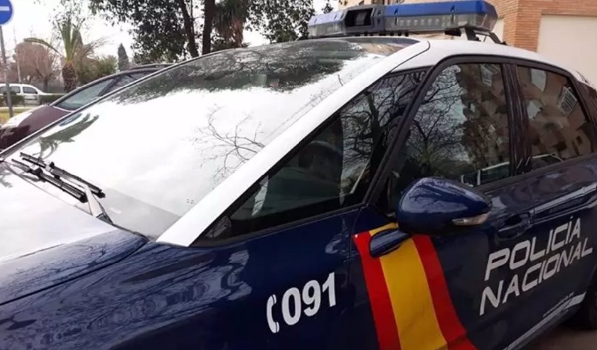 Localizan en Benalmádena a una menor desaparecida en Lucena tras escapar de un centro de protección - Vehiculo policial Localizan en Benalmádena a una menor desaparecida en Lucena tras escapar de un centro de protección - Vehiculo policial