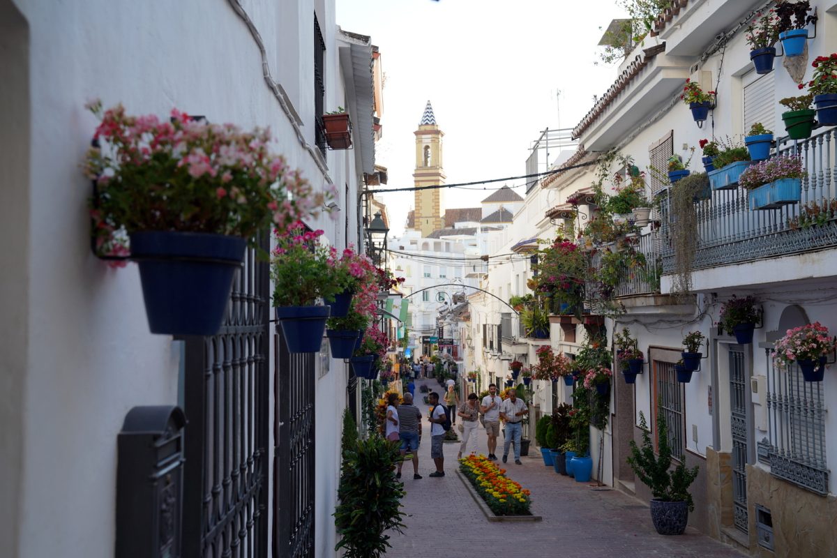 ‘Estepona Vive sus Calles’ vuelve en otoño con Los Secretos, el show ‘Locura Parapa’ y una gran Feria del Pulpo - estepona Finaliza la remodelación integral y embellecimiento de calle San Antonio