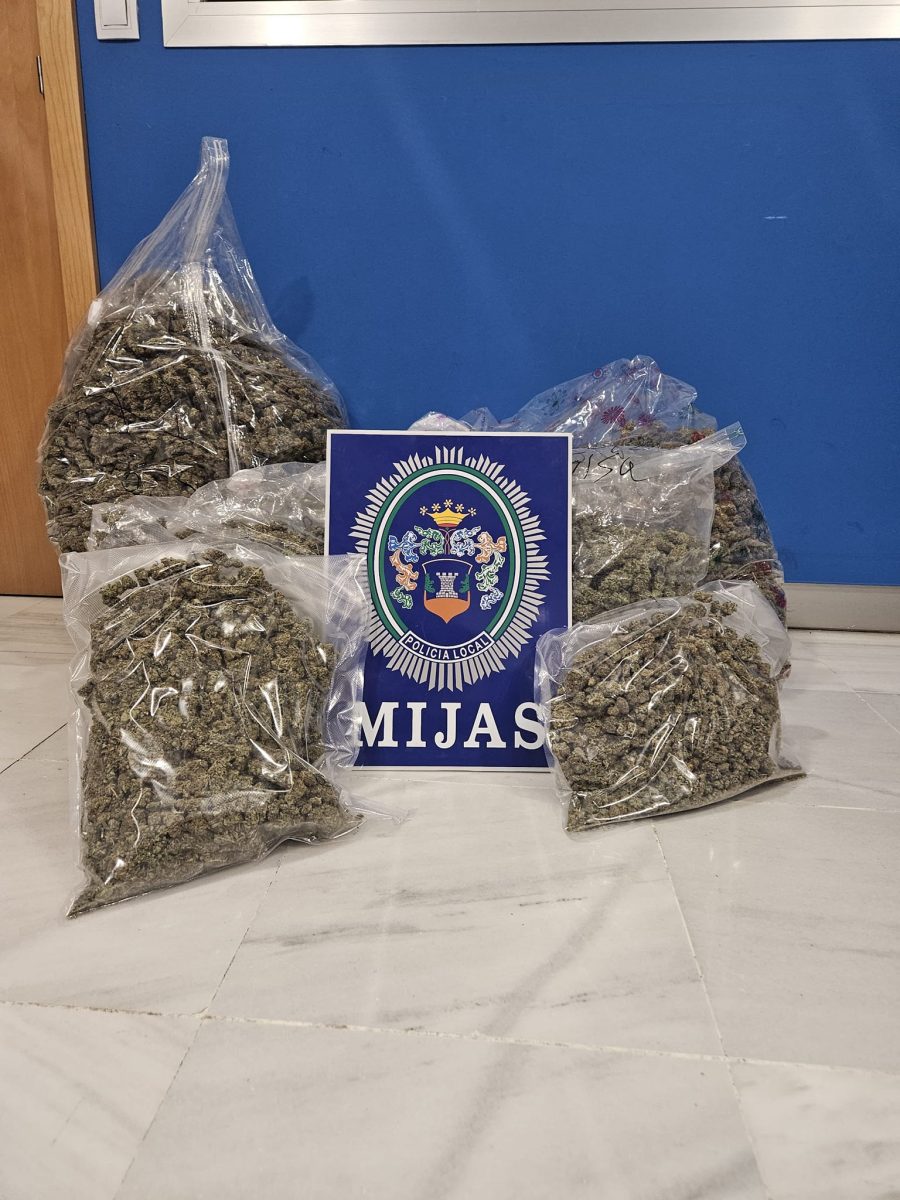 Más de 18 kilos de marihuana en un vehículo interceptado en Mijas - 456229227 819498100381300 2077662001636833834 n Marihuana interceptada por la Policía Local de Mijas.