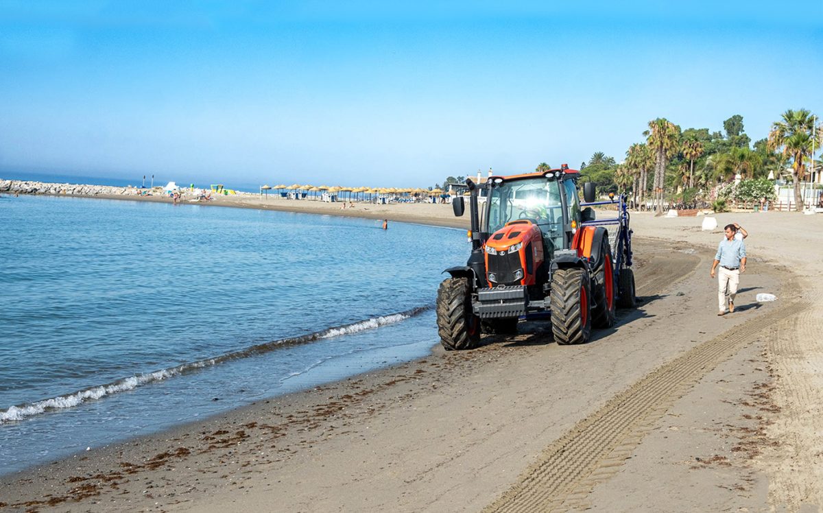 Marbella refuerza la retirada del alga asiática con una nueva rastrilladora - IMG 453 peque Marbella refuerza la retirada del alga asiática con una nueva rastrilladora - IMG 453 peque