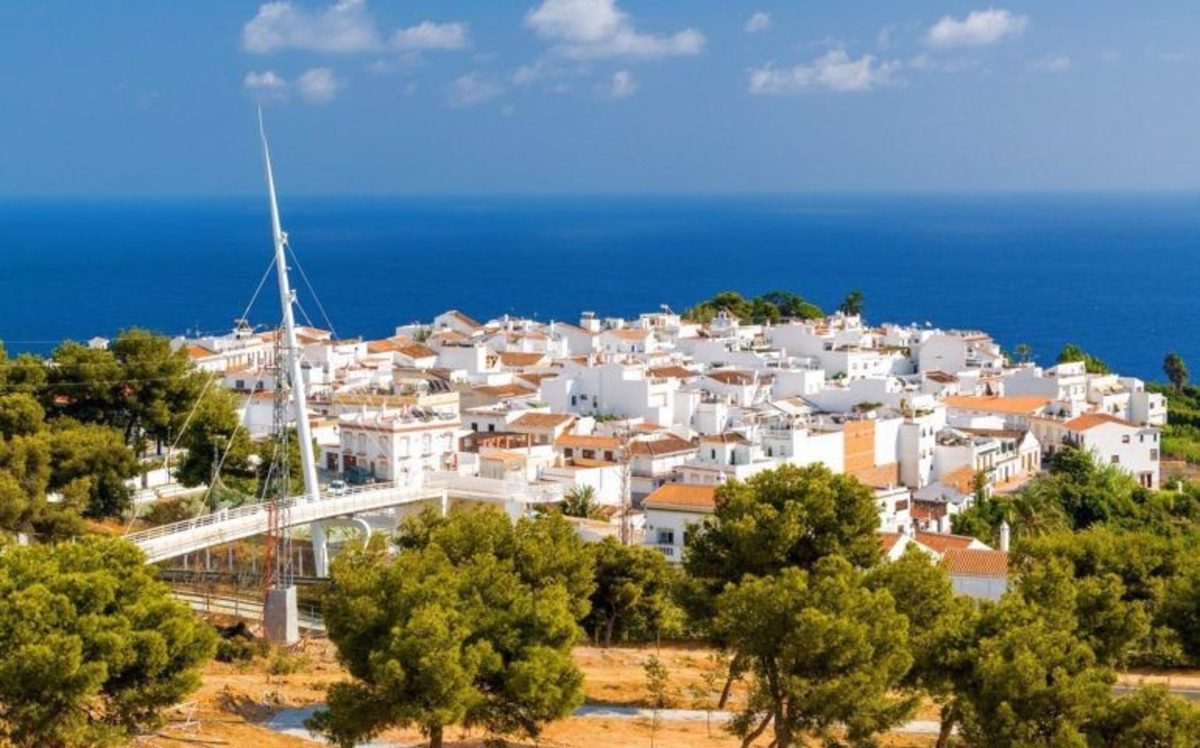 Nerja aclara que el agua que llega a las casas de Maro es apta para el consumo