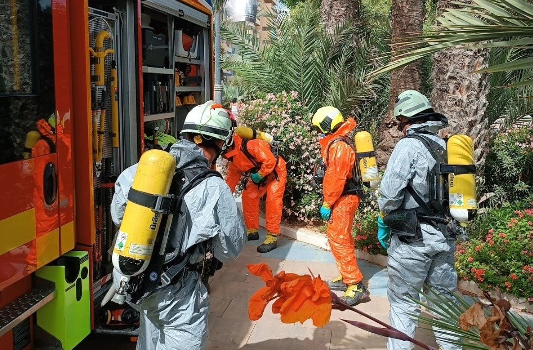 Bomberos intervienen en un domicilio en Estepona, en cuyo interior había una persona fallecida - Portada fallecido Estepona Bomberos intervienen en un domicilio en Estepona, en cuyo interior había una persona fallecida - Portada fallecido Estepona