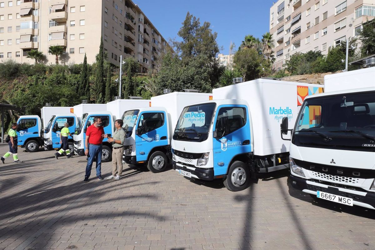 Marbella incorpora una docena de vehículos para el baldeo de las calles - Vehiculos baldeo Marbella Marbella incorpora una docena de vehículos para el baldeo de las calles - Vehiculos baldeo Marbella