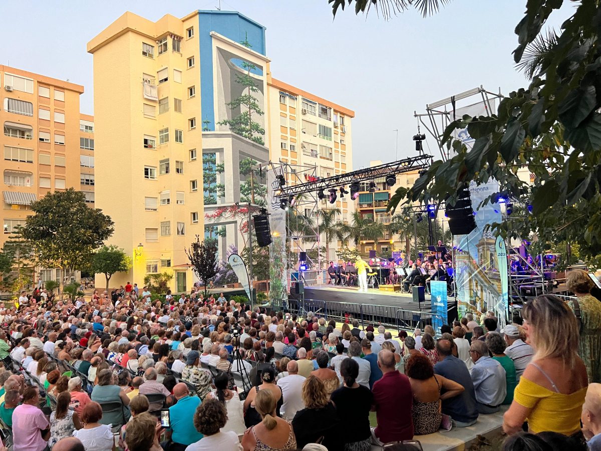 Serafín Zubiri y La Banda Municipal de Estepona cierran la temporada de verano con 'El Baúl de los 70' - WhatsApp Image 2024 08 26 at 11.18.21 Serafín Zubiri y La Banda Municipal de Estepona cierran la temporada de verano con ‘El Baúl de los 70’