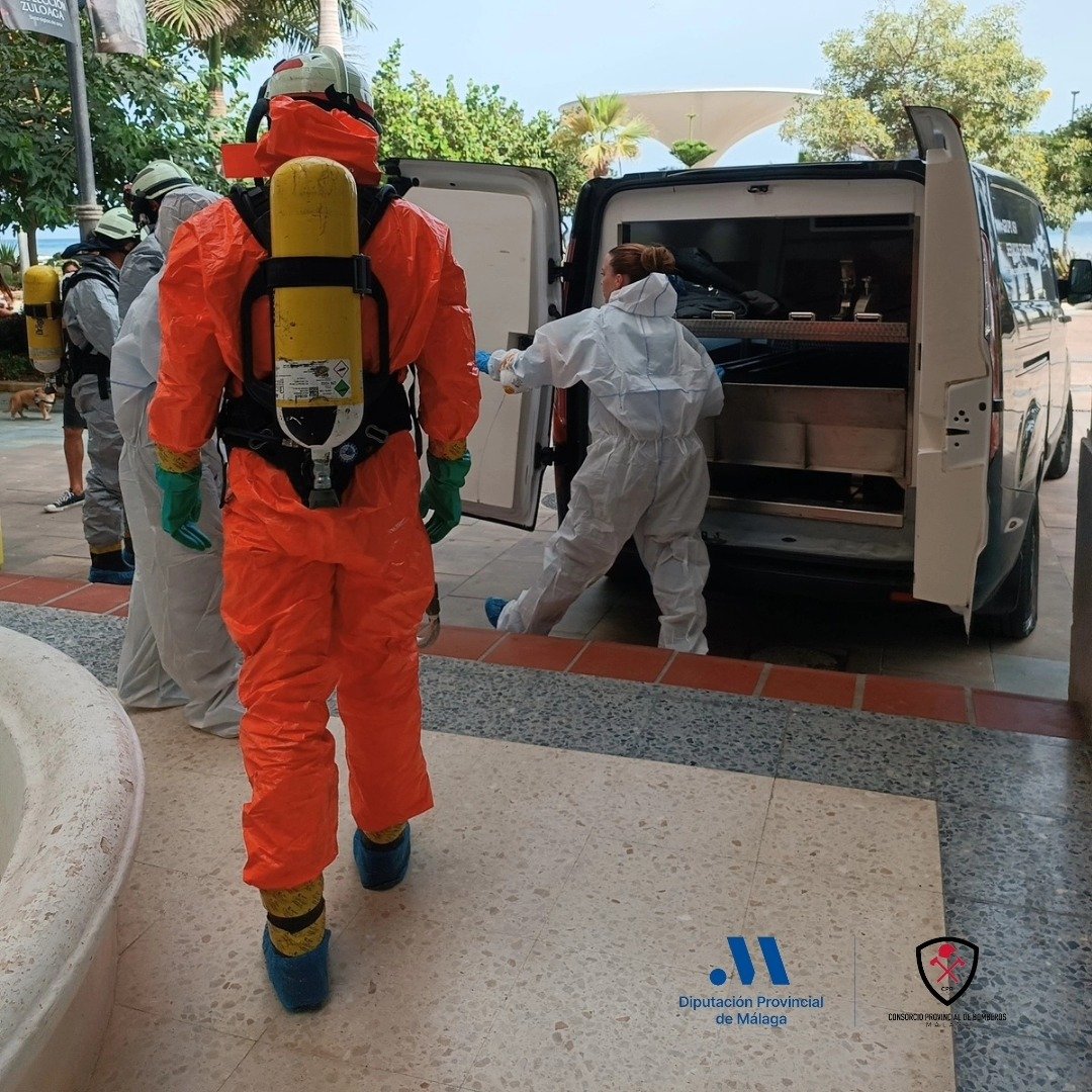 Bomberos intervienen en un domicilio en Estepona, en cuyo interior había una persona fallecida - bomberos 2 Bomberos intervienen en un domicilio en Estepona, en cuyo interior había una persona fallecida - bomberos 2