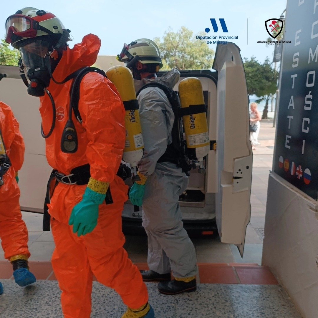Bomberos intervienen en un domicilio en Estepona, en cuyo interior había una persona fallecida - bomberos 4 Bomberos intervienen en un domicilio en Estepona, en cuyo interior había una persona fallecida - bomberos 4