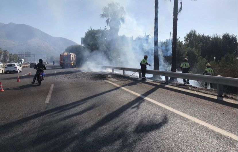 Un incendio en el Higuerón obliga a cortar un carril de la A-7 a la altura de Fuengirola - incendio higueron Un incendio en el Higuerón obliga a cortar un carril de la A-7 a la altura de Fuengirola - incendio higueron