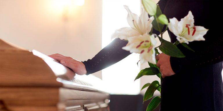 Nuevo curso gratuito para desempleados de Atención al Cliente y Servicios Funerarios en Estepona - que son los seguros funerarios 768x384 1 Nuevo curso gratuito para desempleados de Atención al Cliente y Servicios Funerarios en Estepona - que son los seguros funerarios 768x384 1