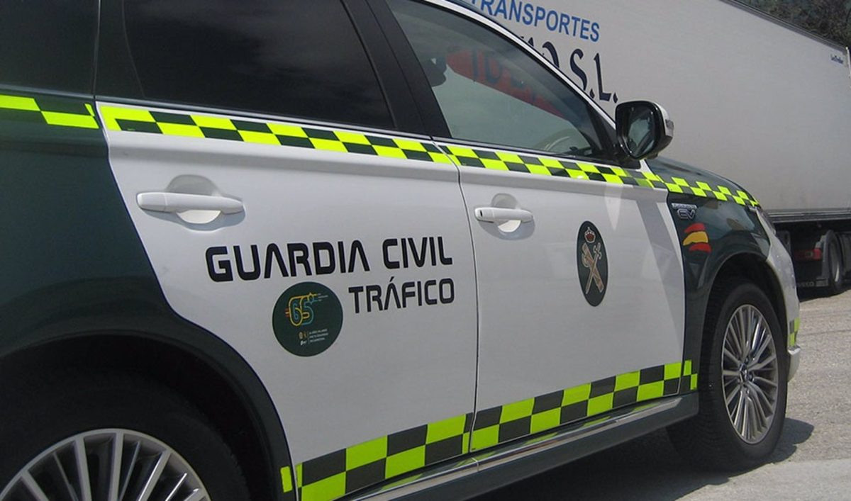 Accidente en Ojén: un turismo se sale de la vía en la A-355 - Guardia Civil de Trafico Accidente en Ojén: un turismo se sale de la vía en la A-355