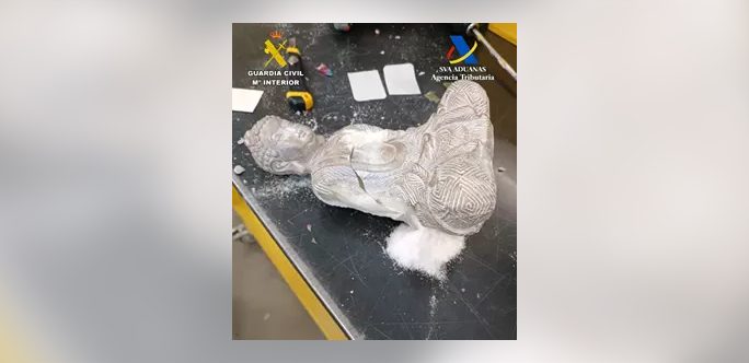 Detenida una vecina de Marbella al ser intervenidos dos envíos de paquetería con cuatro kilos de MDMA - Screenshot 2024 09 04 11.25.33 Figura de buda rellena de MDMA. / Guardia Civil