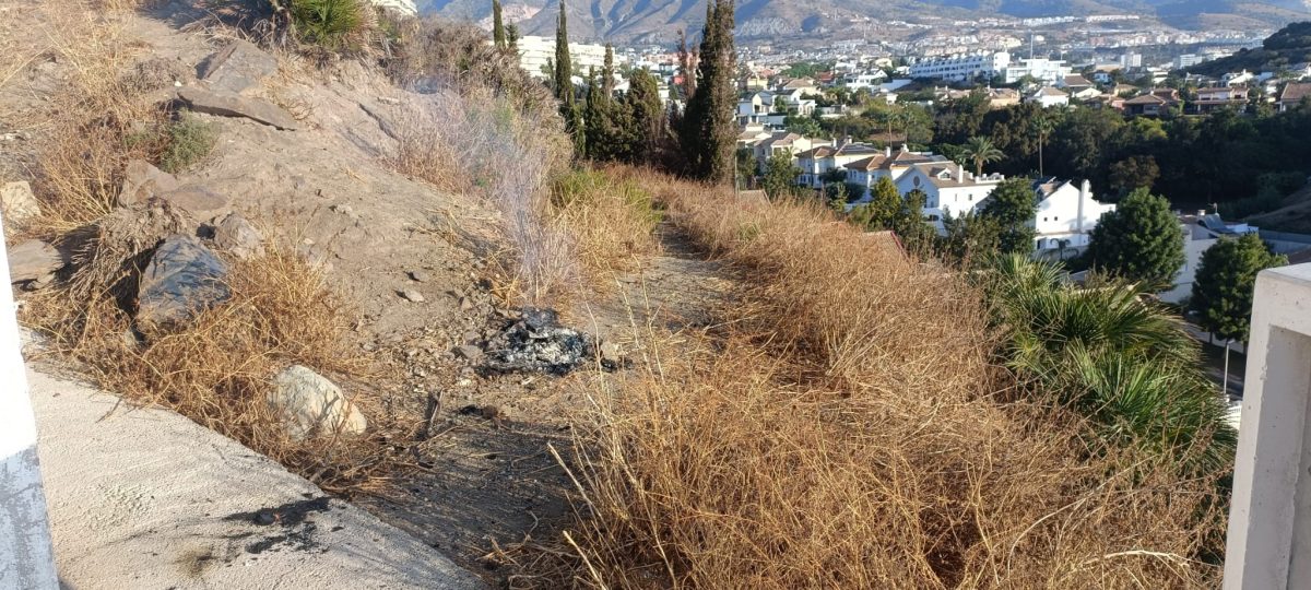 Evitan un posible incendio forestal en Benalmádena gracias a la rápida actuación de los efectivos - WhatsApp Image 2024 09 13 at 11.49.45