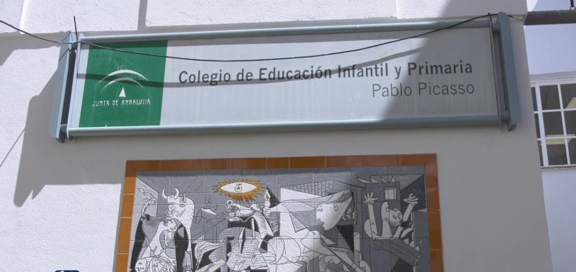 La Delegación de Educación responde a las acusaciones de Compromiso Manilva sobre el servicio de autobús escolar - maxresdefault e1726671499193 Colegio Pablo Picasso en Manilva./ RTV Manilva