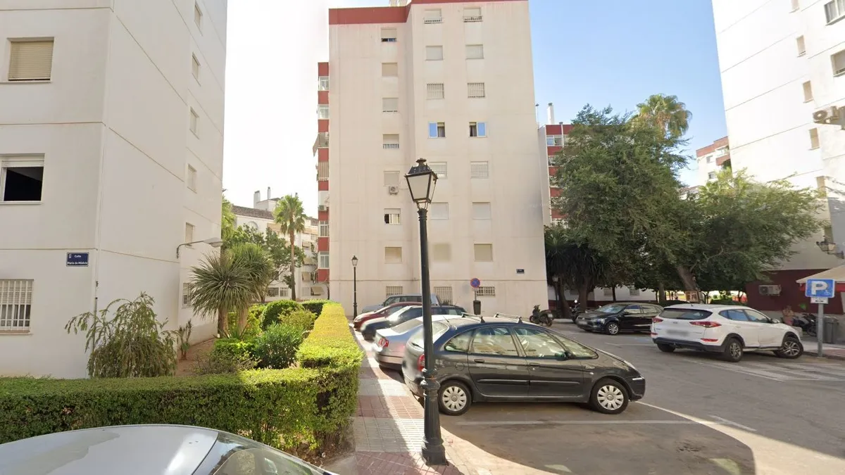 Una madre de 28 años y su bebé trasladadas al hospital Costa del Sol en Marbella por un incendio en su vivienda - plaza juan de austria en marbella malaga f855 Una madre de 28 años y su bebé trasladadas al hospital Costa del Sol en Marbella por un incendio en su vivienda - plaza juan de austria en marbella malaga f855