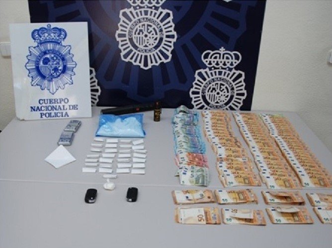 Detienen a un padre y su hijo en Estepona por vender droga y camuflarla en papel fotográfico - 20241009 FOTO 1 ESTEPONA Material incautado en una vivienda en Estepona.