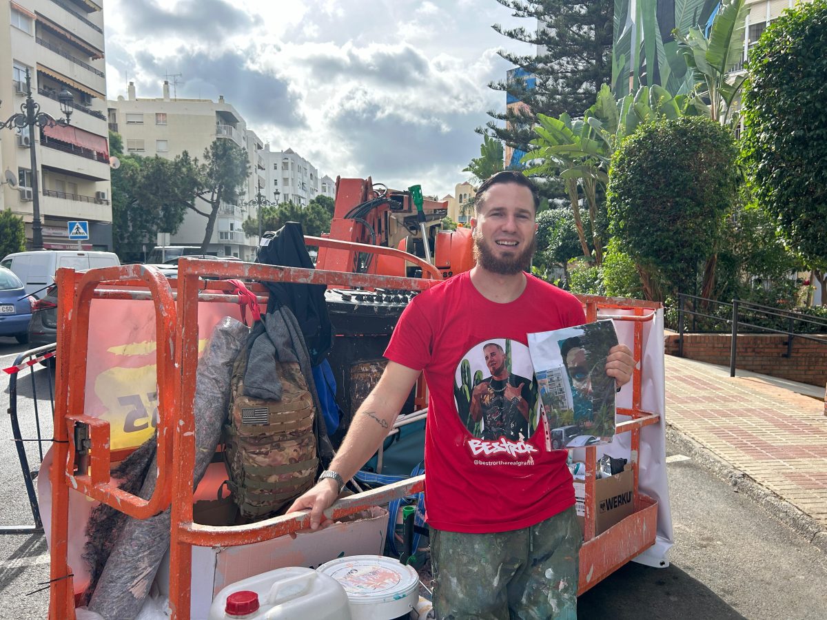 Bestror, el artista marbellí, presenta su mural ‘Mirada Profunda’ en el III Concurso de Murales de Estepona - Bestrorartista del Concurso de Murales de Estepona Bestror, el artista marbellí, presenta su mural ‘Mirada Profunda’ en el III Concurso de Murales de Estepona