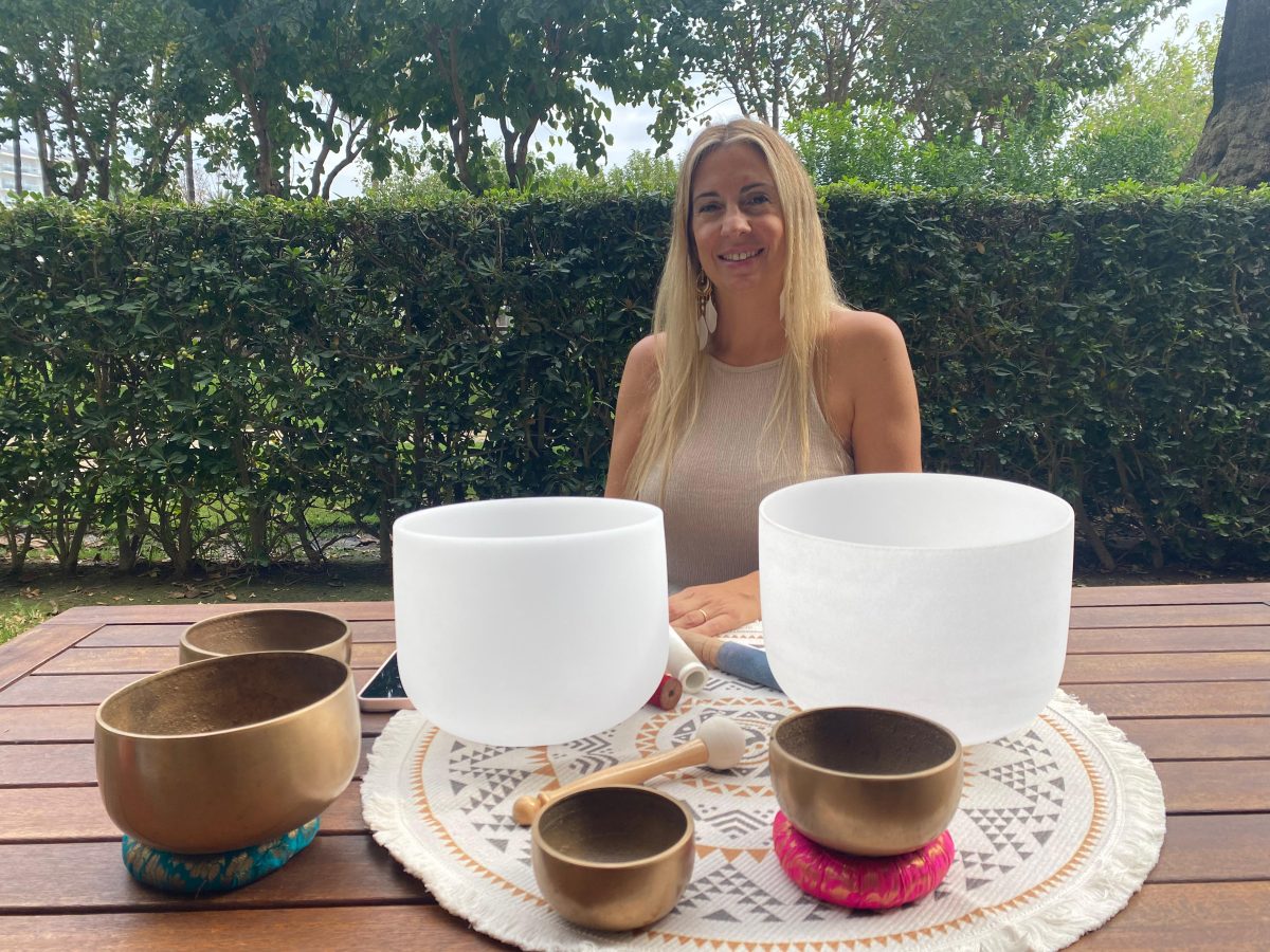 El poder sanador de la meditación y los baños de sonido: una experiencia para conectar cuerpo y alma - Gisele Fava instructora de meditacion Gisele Fava, instructora de meditación / E. Castillejo