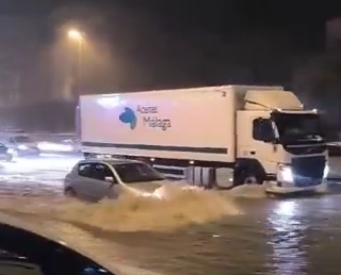 Una fuerte tromba de agua sorprende a los conductores entre Marbella y Estepona este lunes - WhatsApp Image 2024 10 14 at 15.16.46 Una fuerte tromba de agua sorprende a los conductores entre Marbella y Estepona este lunes - WhatsApp Image 2024 10 14 at 15.16.46