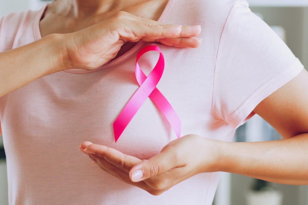 Estepona acoge la exposición colectiva benéfica contra el cáncer de mama ‘19 de octubre, 19 artistas’ - images 1 Imagen de archivo del Día contra el Cáncer de Máma
