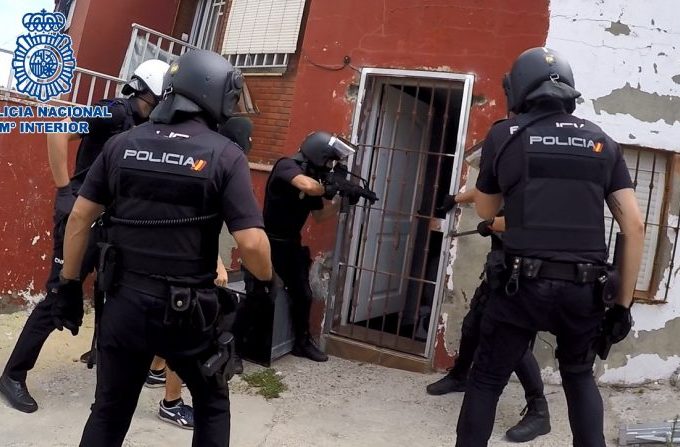 Operación 'Templario' de la Policía Nacional: 25 detenidos de una red que operaba en la Costa del Sol - 2020 09 15 Algeciras Op. ButyrKa Menudeo Drogas 1 680x447 1 Operación policial. Archivo.