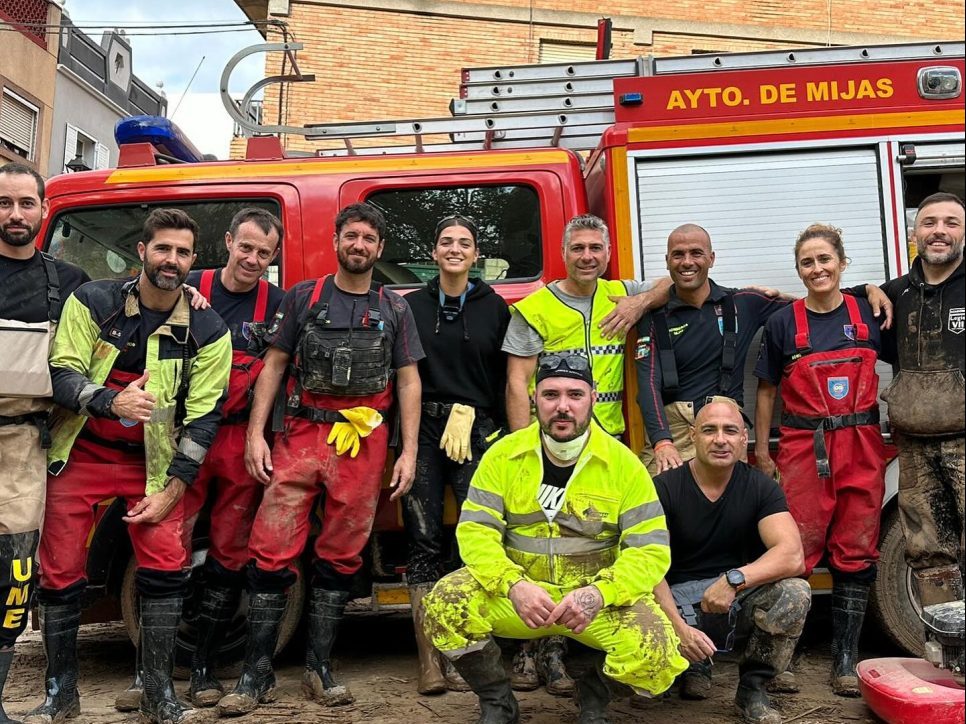 Bomberos de Mijas trabajan intensamente en Valencia en labores de extracción de agua tras el paso de la DANA - 465808580 18344287633131133 7513994025517390908 n e1731071583755 Equipo de bomberos de Mijas en Valencia.