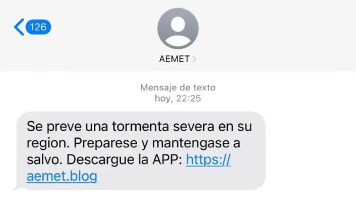 La nueva estafa en medio de la DANA: envían mensajes suplantando los avisos de la AEMET - Estafa Aemet e1731581693405 SMS que suplanta a la AEMET y alerta de una tormenta es un fraude.