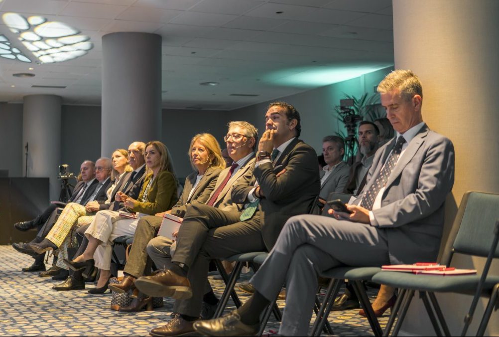 Mesa de movilidad en el Foro de Conexión Litoral: empresarios proponen medidas para mejorar la infraestructura de transporte en el litoral andaluz - FORO CONEXION LITORAL 276 1 e1731601175883 I Foro Interprovincial del Grupo Área Comunicación ‘Conexión Litoral’
