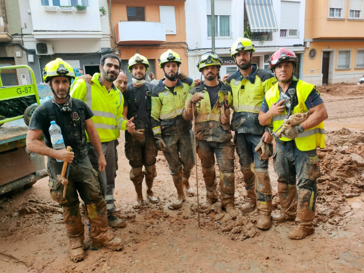 Los bomberos llegados desde Málaga continúan realizando una labor indispensable en la 'zona cero' - Foto noticia Bomberos Los bomberos llegados desde Málaga continúan realizando una labor indispensable en la 'zona cero' - Foto noticia Bomberos