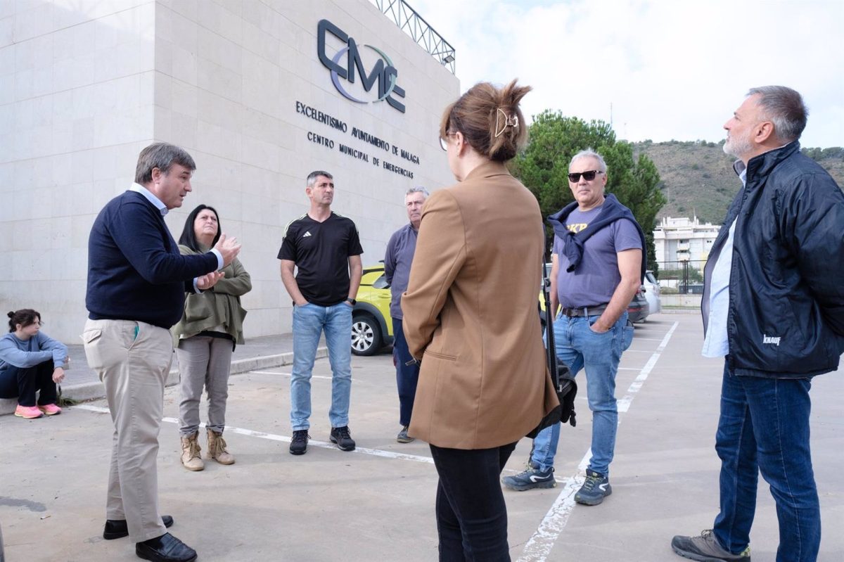 El Ayuntamiento de Málaga envía a Alfafar otro grupo de técnicos voluntarios de Protección Civil - Salida Valencia El Ayuntamiento de Málaga envía a Alfafar otro grupo de técnicos voluntarios de Protección Civil - Salida Valencia