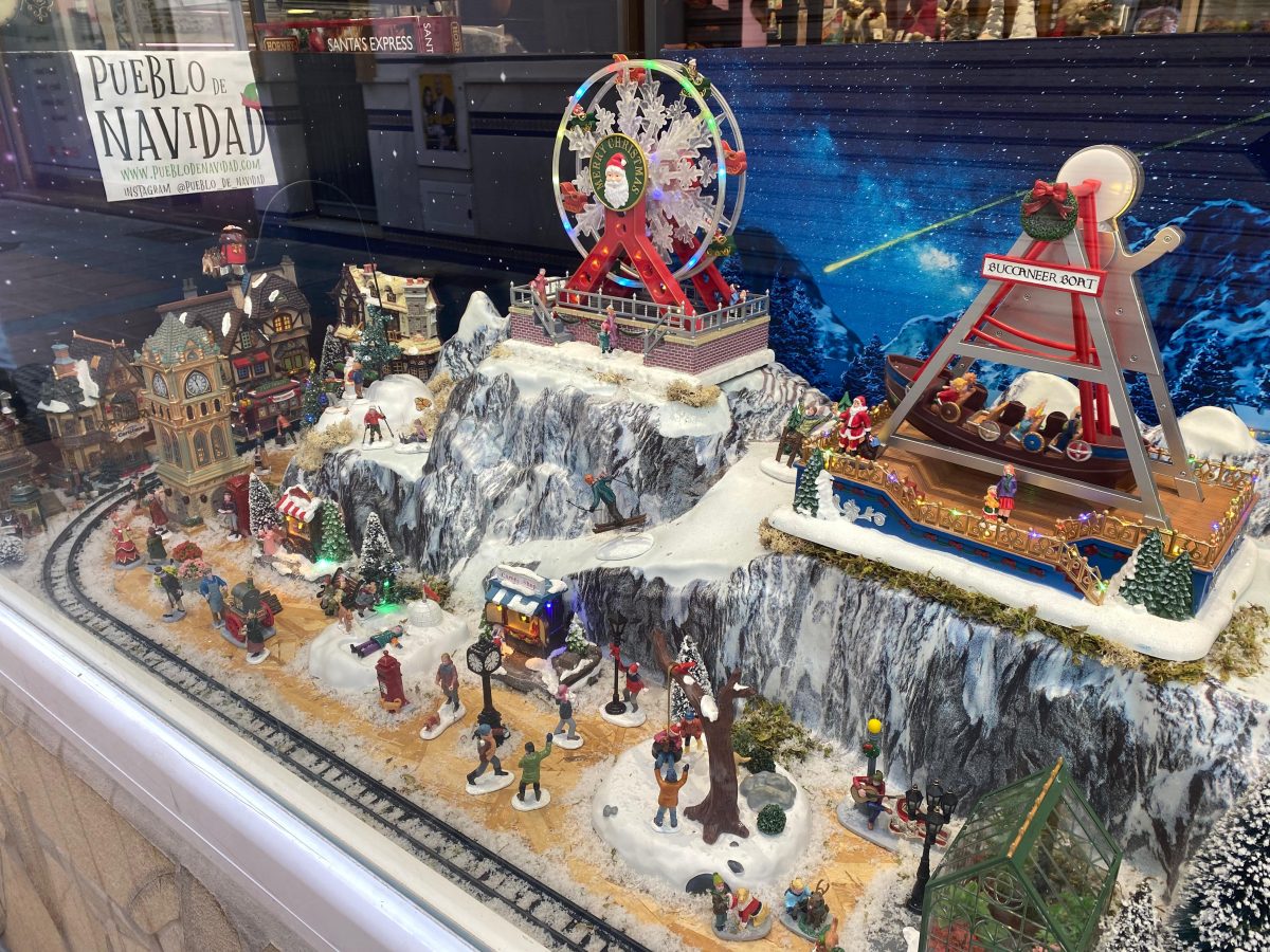 La magia de la Navidad llega a Fuengirola con la espectacular decoración navideña de Charro Gourmet - WhatsApp Image 2024 11 21 at 11.26.04 Pueblo de Navidad en Charro Gourmet de Fuengirola. / E.CASTILLEJO