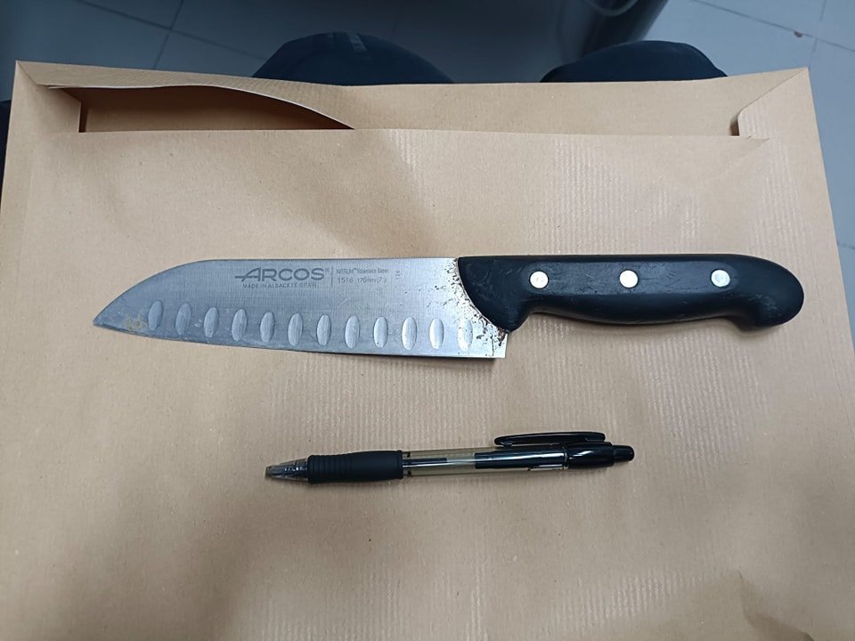 Detenido un hombre con un cuchillo tras causar alarma entre los vecinos en la Avenida de los Reales - cuchillo estepona Detenido un hombre con un cuchillo tras causar alarma entre los vecinos en la Avenida de los Reales - cuchillo estepona