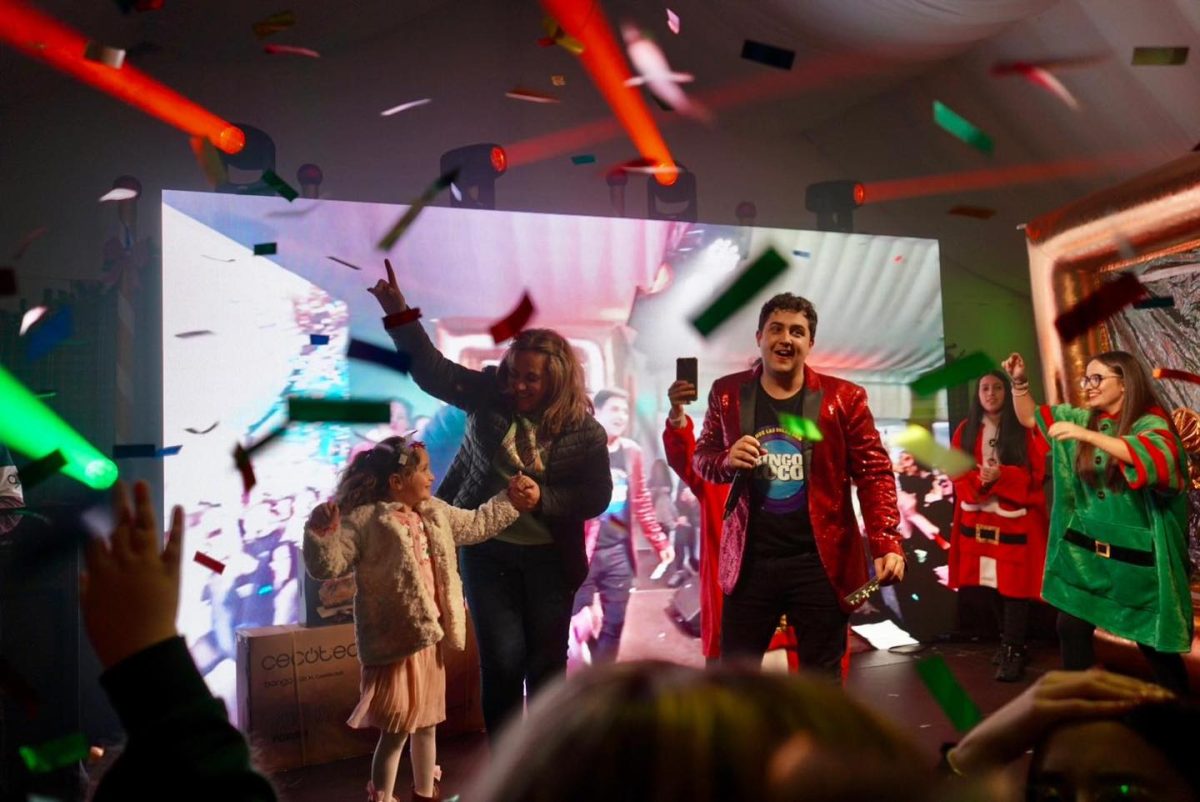 Música, premios y bingo: El Loco Bingo vuelve este viernes a Secadero - 471374356 1061764575995759 3057270031330250814 n 'Loco Bingo' en Casares con Rubén García.