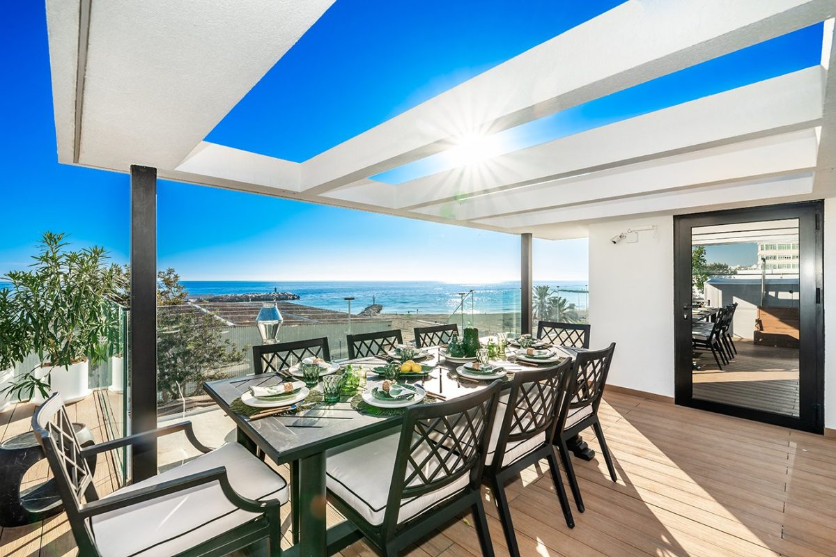 Marbella lidera el lujo inmobiliario en Europa, y su mercado de ultra-lujo crece un 4,53% - ART BAY VILLA Villa Art Bay, una joya de 5 millones de euros con vistas al mar.