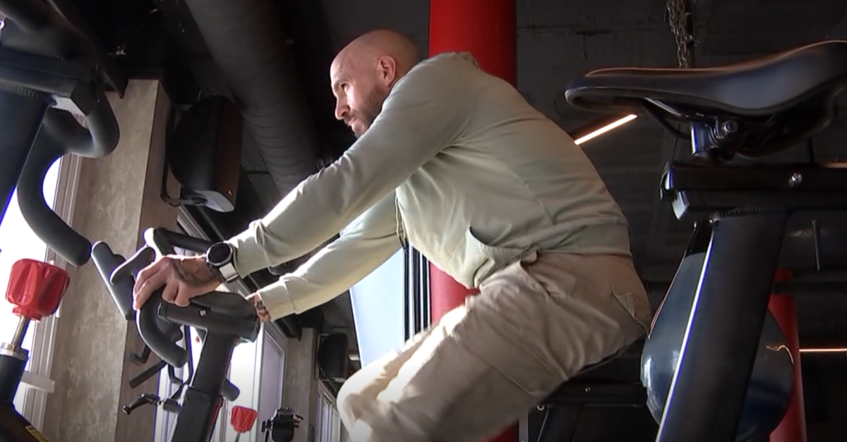 Pedaleando 24 horas para ayudar a Adán, el mijeño de 6 años con una enfermedad rara - Screenshot 2024 12 20 15.18.39 David Segorbe pedaleando por una buena causa.