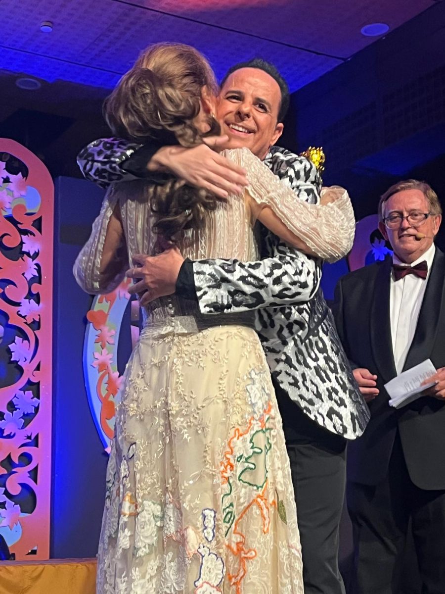 David Cordobés conquista Marbella con su voz y recibe el Premio Oro, Incienso y Mirra "Copla" 2024 - WhatsApp Image 2024 12 14 at 23.03.20 David Cordobés conquista Marbella con su voz y recibe el Premio Oro, Incienso y Mirra "Copla" 2024 - WhatsApp Image 2024 12 14 at 23.03.20
