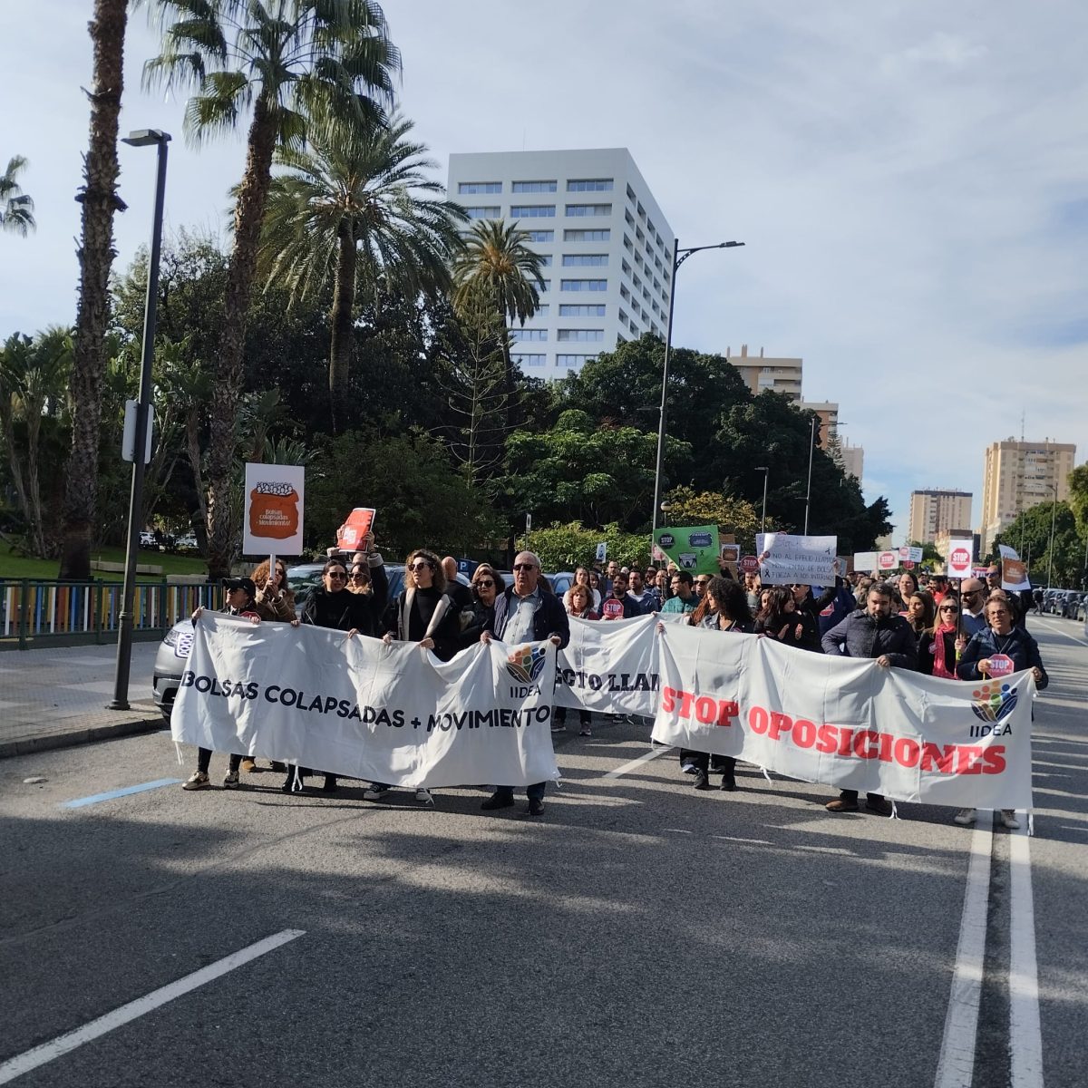 Más de 200 docentes se manifiestan en Málaga contra el "efecto llamada" y las oposiciones de 2025 - WhatsApp Image 2024 12 15 at 13.38.46 Más de 200 docentes se manifiestan en Málaga contra el "efecto llamada" y las oposiciones de 2025 - WhatsApp Image 2024 12 15 at 13.38.46