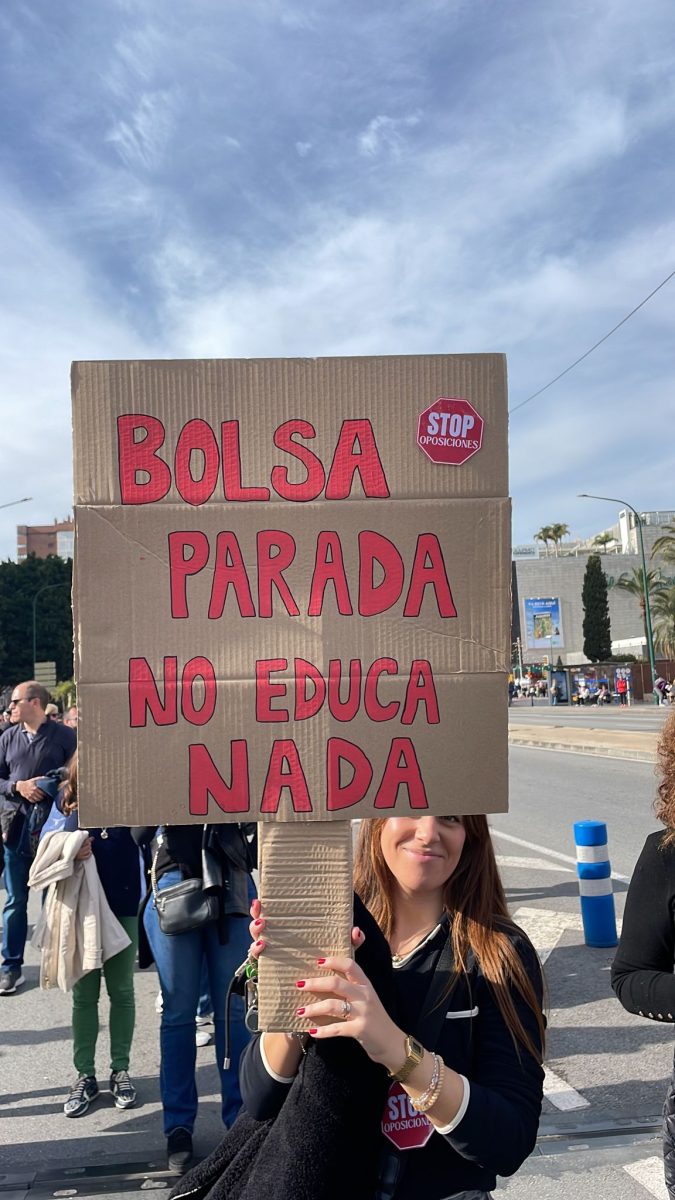 Más de 200 docentes se manifiestan en Málaga contra el "efecto llamada" y las oposiciones de 2025 - WhatsApp Image 2024 12 15 at 13.38.49 Más de 200 docentes se manifiestan en Málaga contra el "efecto llamada" y las oposiciones de 2025 - WhatsApp Image 2024 12 15 at 13.38.49