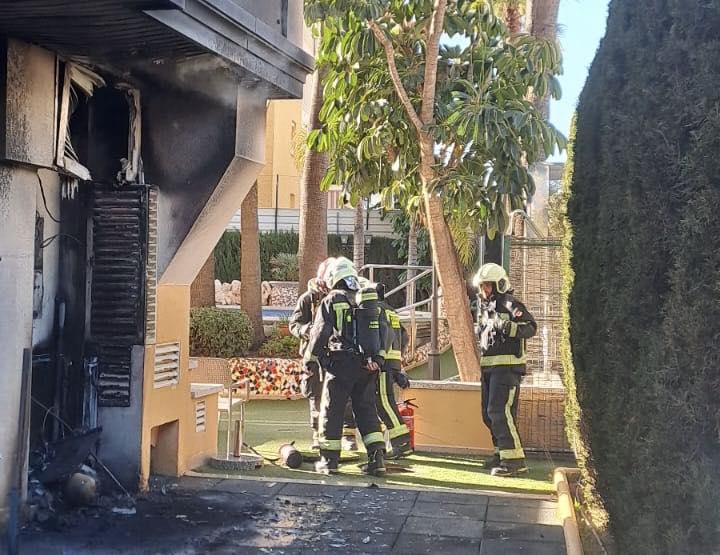 Incendio en Fuengirola originado por un grupo de presión de gasoil - bomberos fuengirola Incendio en Fuengirola originado por un grupo de presión de gasoil - bomberos fuengirola