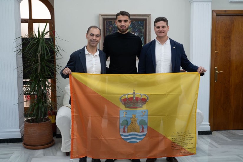 Benalmádena rinde homenaje a Álvaro García Pascual tras su debut en LaLiga con el Sevilla FC - garciapascualbenalmadena Benalmádena rinde homenaje a Álvaro García Pascual tras su debut en LaLiga con el Sevilla FC - garciapascualbenalmadena