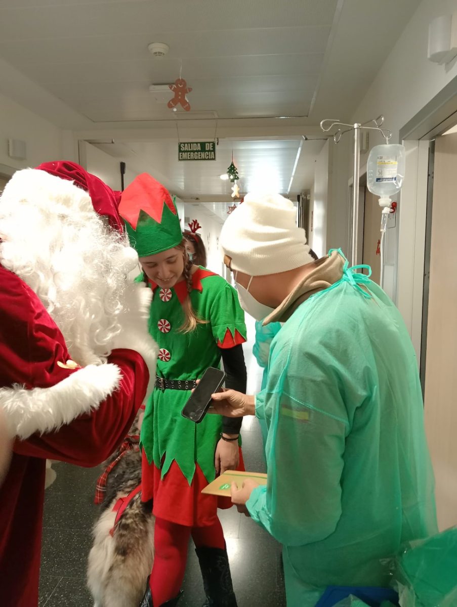 Papá Noel lleva la alegría a los pacientes del Hospital Quirónsalud Málaga - image001 Papá Noel lleva la alegría a los pacientes del Hospital Quirónsalud Málaga - image001