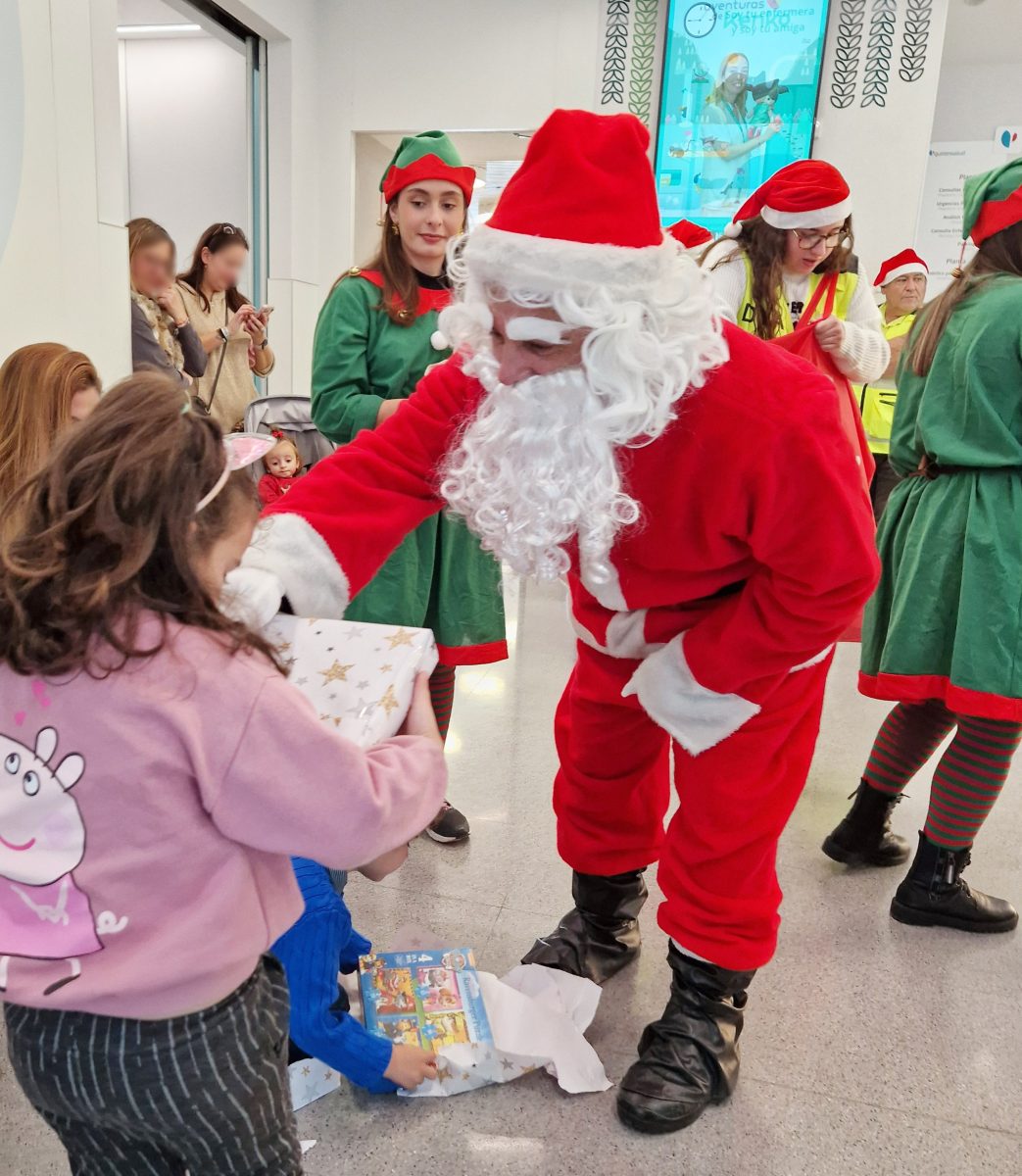 Papa Noel sorprende a los niños del Hospital Quirónsalud Marbella - navidad quironsalud marbella 2 Papa Noel sorprende a los niños del Hospital Quirónsalud Marbella - navidad quironsalud marbella 2