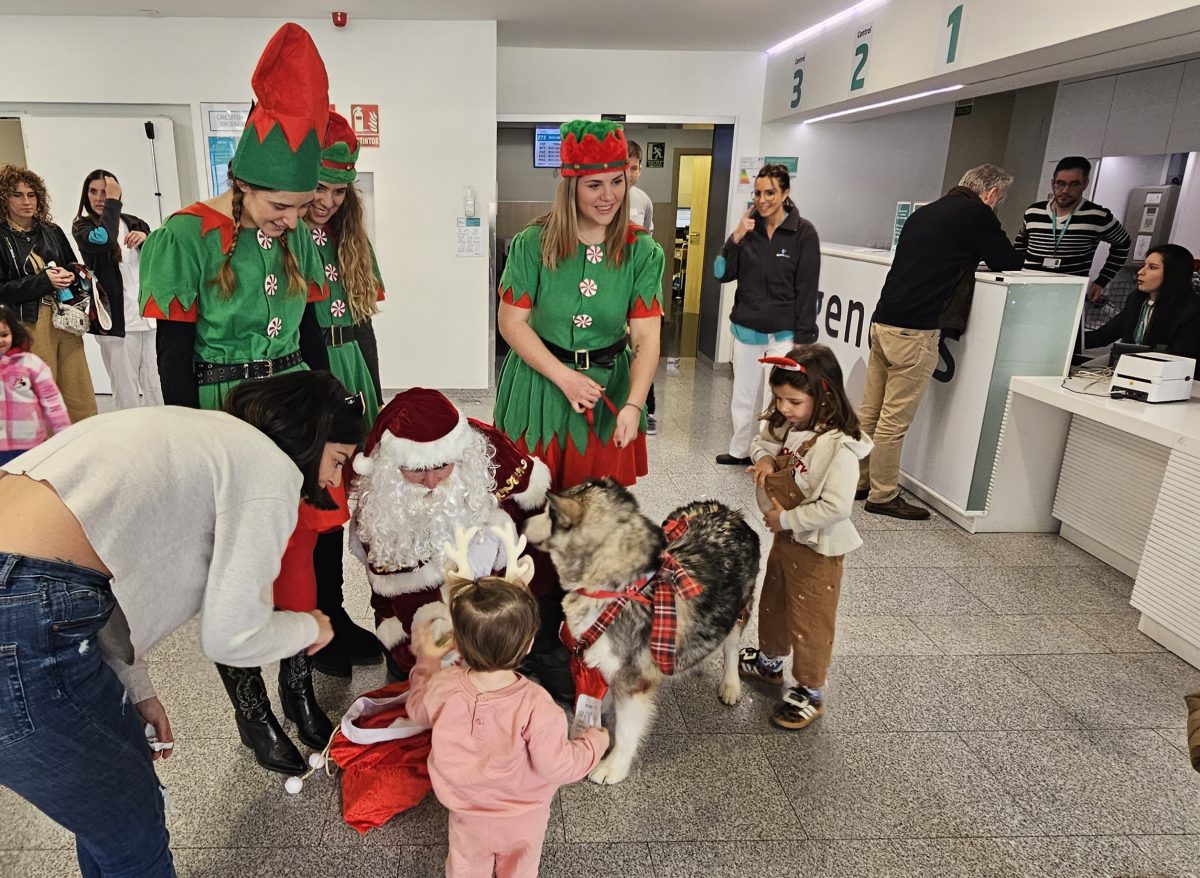 Papá Noel lleva la alegría a los pacientes del Hospital Quirónsalud Málaga - papa noel quironsalud malaga 3 Papá Noel lleva la alegría a los pacientes del Hospital Quirónsalud Málaga - papa noel quironsalud malaga 3